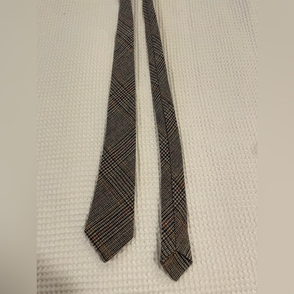 Vintage 70s skinny wool necktie.